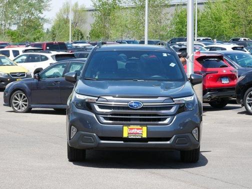 Magnetite Gray Metallic 2025 Subaru Forester Premium