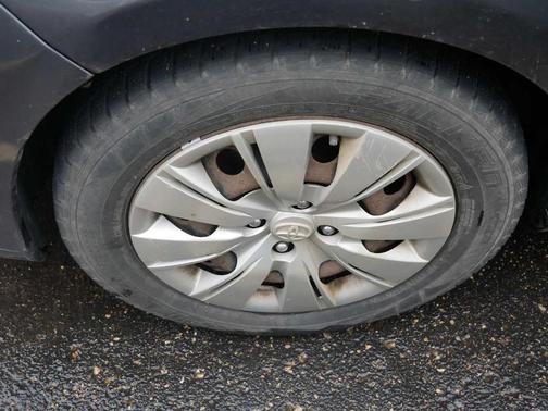 2012 Toyota Yaris L