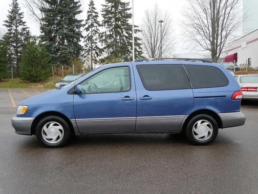 2002 Toyota Sienna XLE