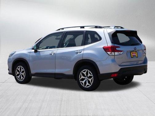 Ice Silver Metallic 2022 Subaru Forester Premium