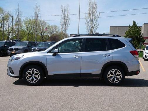 Ice Silver Metallic 2022 Subaru Forester Premium