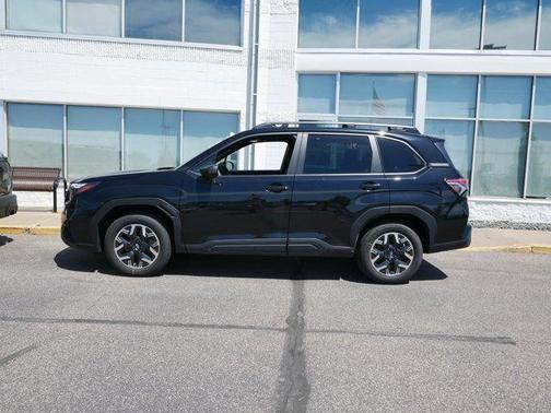 Crystal Black Silica 2025 Subaru Forester Premium