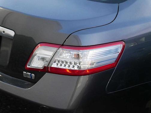 2011 Toyota Camry Hybrid Base (E-CVT)