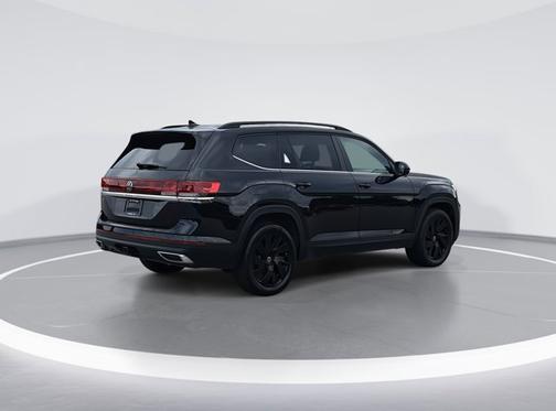 2024 Volkswagen Atlas 2.0T SE w/ Technology