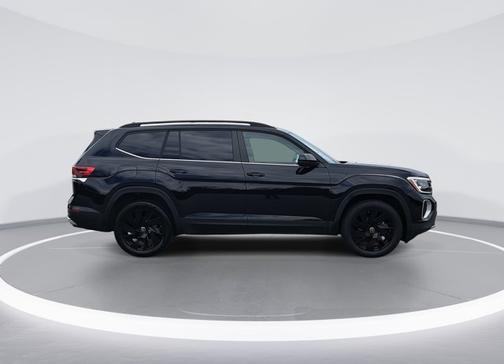 2024 Volkswagen Atlas 2.0T SE w/ Technology