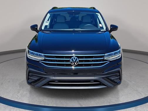 Deep Black Pearl Effect 2023 Volkswagen Tiguan 2.0T S