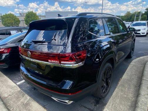 Deep Black 2026 Volkswagen Atlas 2.0T SE w/Technology