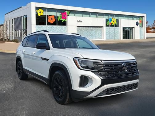 2024 Volkswagen Atlas 2.0T Peak Edition SEL