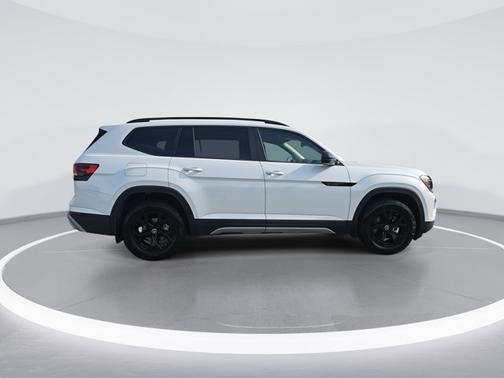 2024 Volkswagen Atlas 2.0T Peak Edition SEL