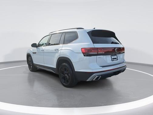 2024 Volkswagen Atlas 2.0T Peak Edition SEL