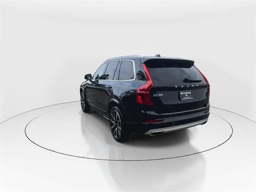 2020 Volvo XC90 T6 Momentum