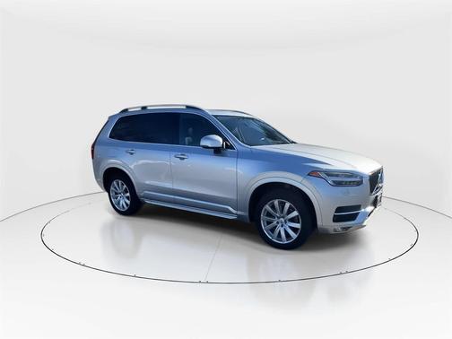 2016 Volvo XC90 T6 Momentum