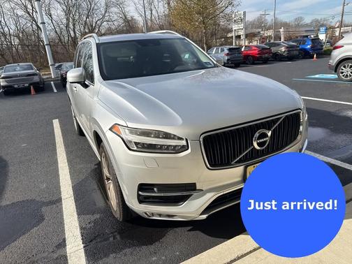 2016 Volvo XC90 T6 Momentum
