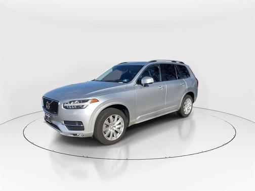 2016 Volvo XC90 T6 Momentum