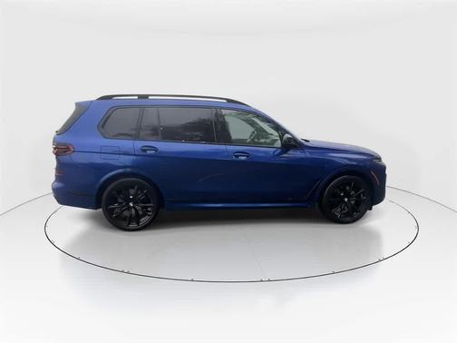 2023 BMW X7 M60i