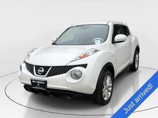 White Pearl 2014 Nissan Juke SV