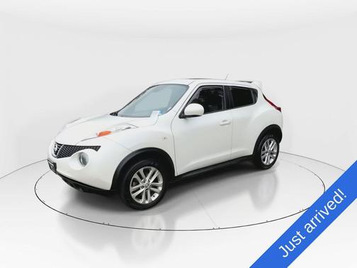 White Pearl 2014 Nissan Juke SV
