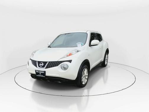 White Pearl 2014 Nissan Juke SV