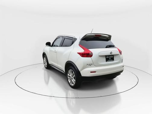 White Pearl 2014 Nissan Juke SV