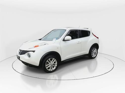 White Pearl 2014 Nissan Juke SV