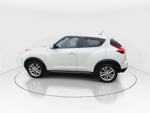 White Pearl 2014 Nissan Juke SV