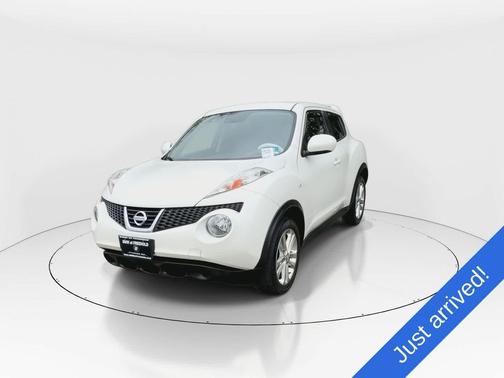 White Pearl 2014 Nissan Juke SV
