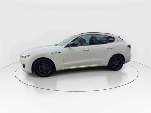Bianco 2020 Maserati Levante S