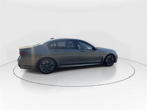2022 BMW M760 xDrive