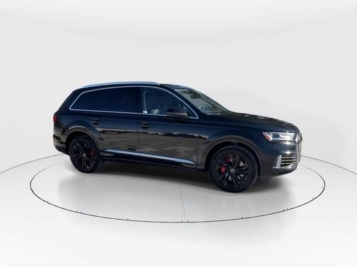 2022 Audi Q7 55 Premium Plus