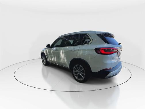 Alpine White 2023 BMW X5 xDrive40i