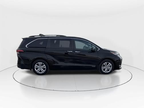 2021 Toyota Sienna XSE 7 Passenger