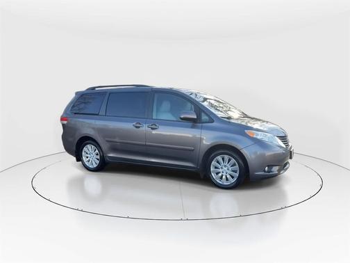 2013 Toyota Sienna XLE