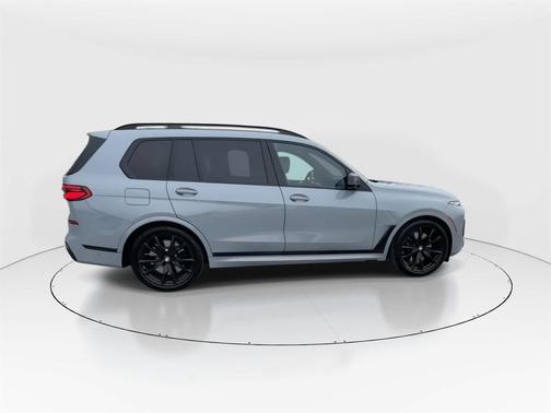 2024 BMW X7 M60i