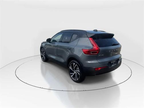 2021 Volvo XC40 T5 R-Design