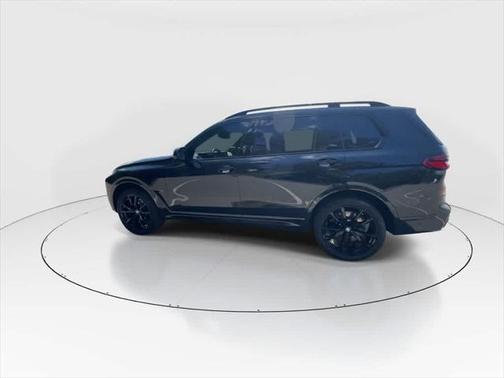 2025 BMW X7 M60i