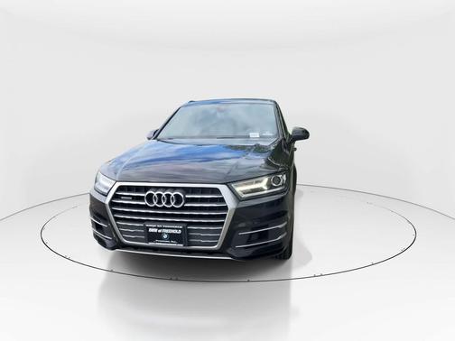 Orca Black Metallic 2018 Audi Q7 3.0T Premium