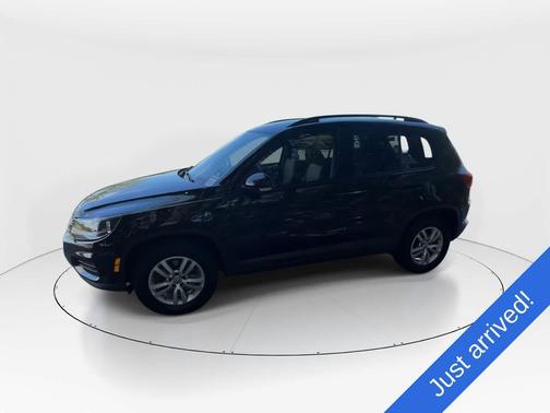 Deep Black Pearl 2017 Volkswagen Tiguan 2.0T S 4MOTION