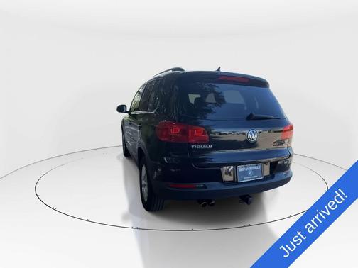 Deep Black Pearl 2017 Volkswagen Tiguan 2.0T S 4MOTION