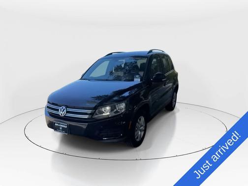 Deep Black Pearl 2017 Volkswagen Tiguan 2.0T S 4MOTION