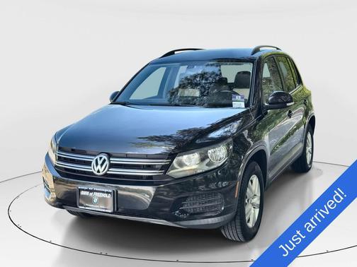 Deep Black Pearl 2017 Volkswagen Tiguan 2.0T S 4MOTION
