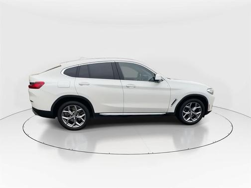 2023 BMW X4 xDrive30i