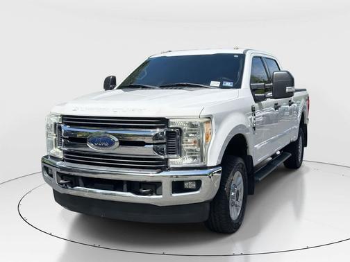 OXFORD WHITE 2017 Ford F-250 XLT
