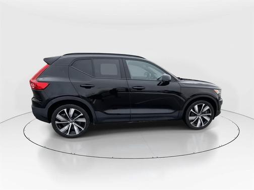 2022 Volvo XC40 Recharge Pure Electric P8 Twin Plus