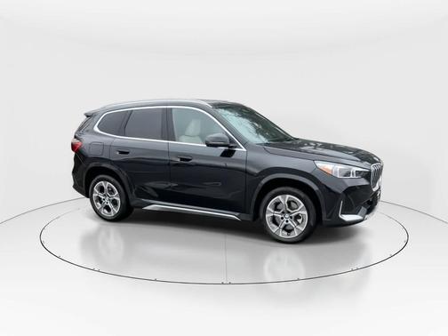 Black Sapphire Metallic 2025 BMW X1 xDrive28i
