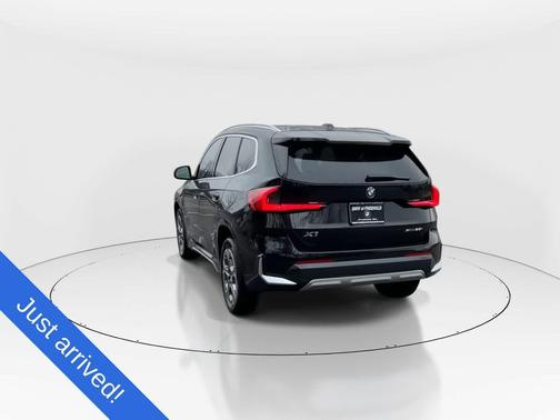 Black Sapphire Metallic 2025 BMW X1 xDrive28i