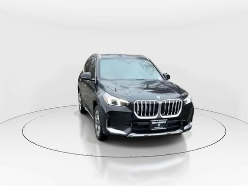 Black Sapphire Metallic 2025 BMW X1 xDrive28i