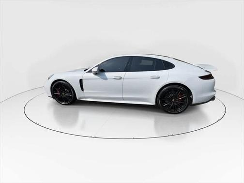 2017 Porsche Panamera Turbo