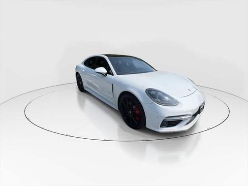 2017 Porsche Panamera Turbo