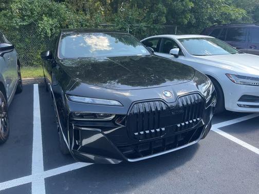 2023 BMW 740 i