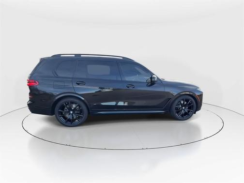 2024 BMW X7 M60i